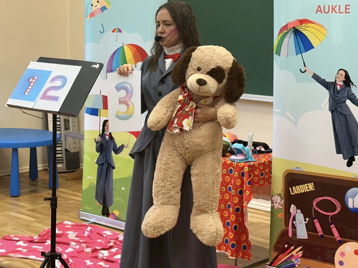 Lilija Jansone muzikālas izrādes sagatavošanā